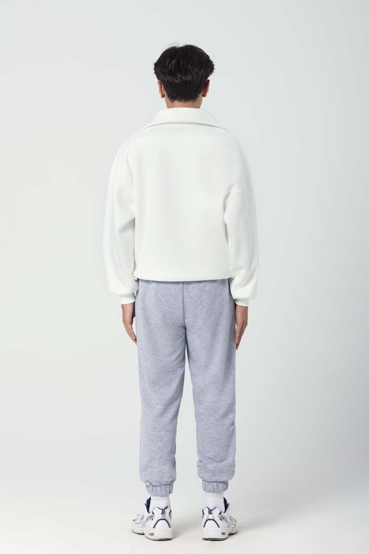 "TRUST NO ONE" Oversized Sweatshirt in weiß