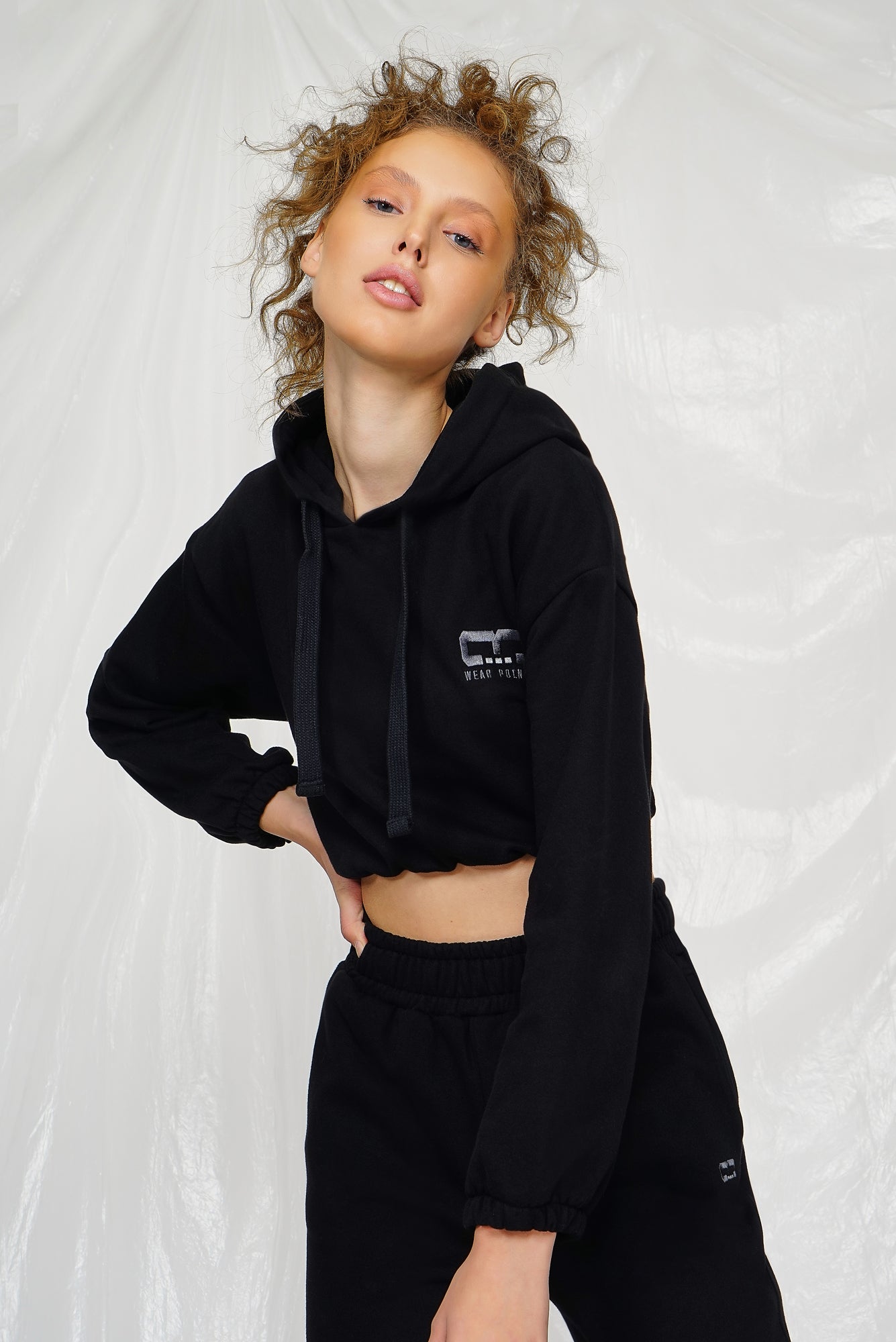 Cropped Hoodie in Schwarz