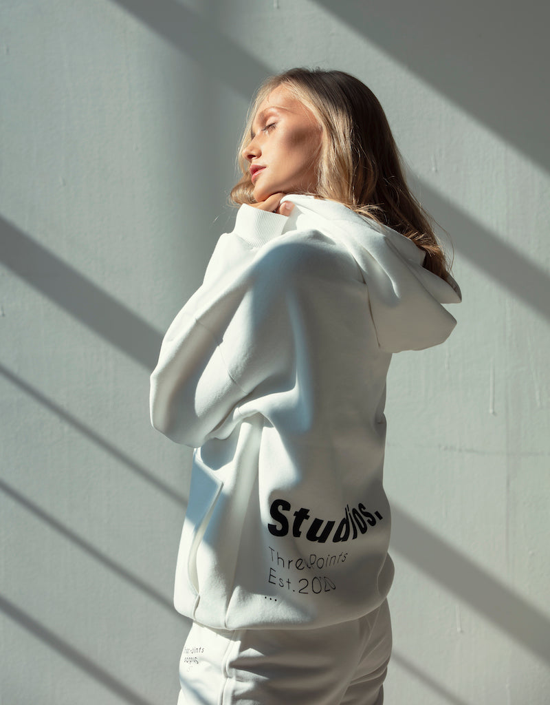 "STUDIOS" Hoodie in weiß