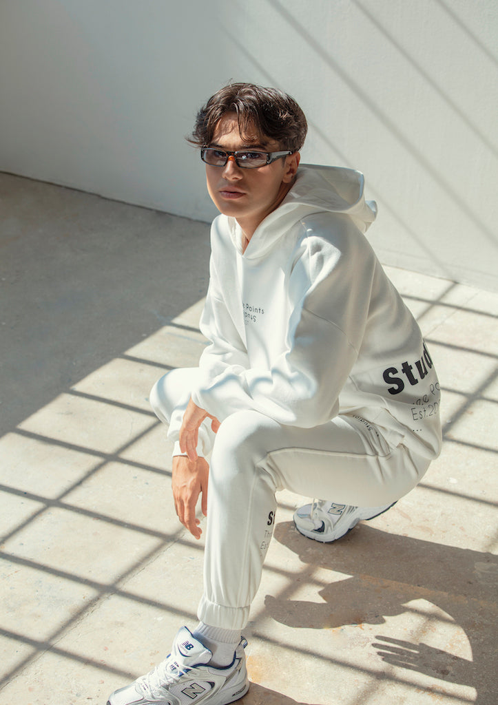 "STUDIOS" Hoodie in weiß