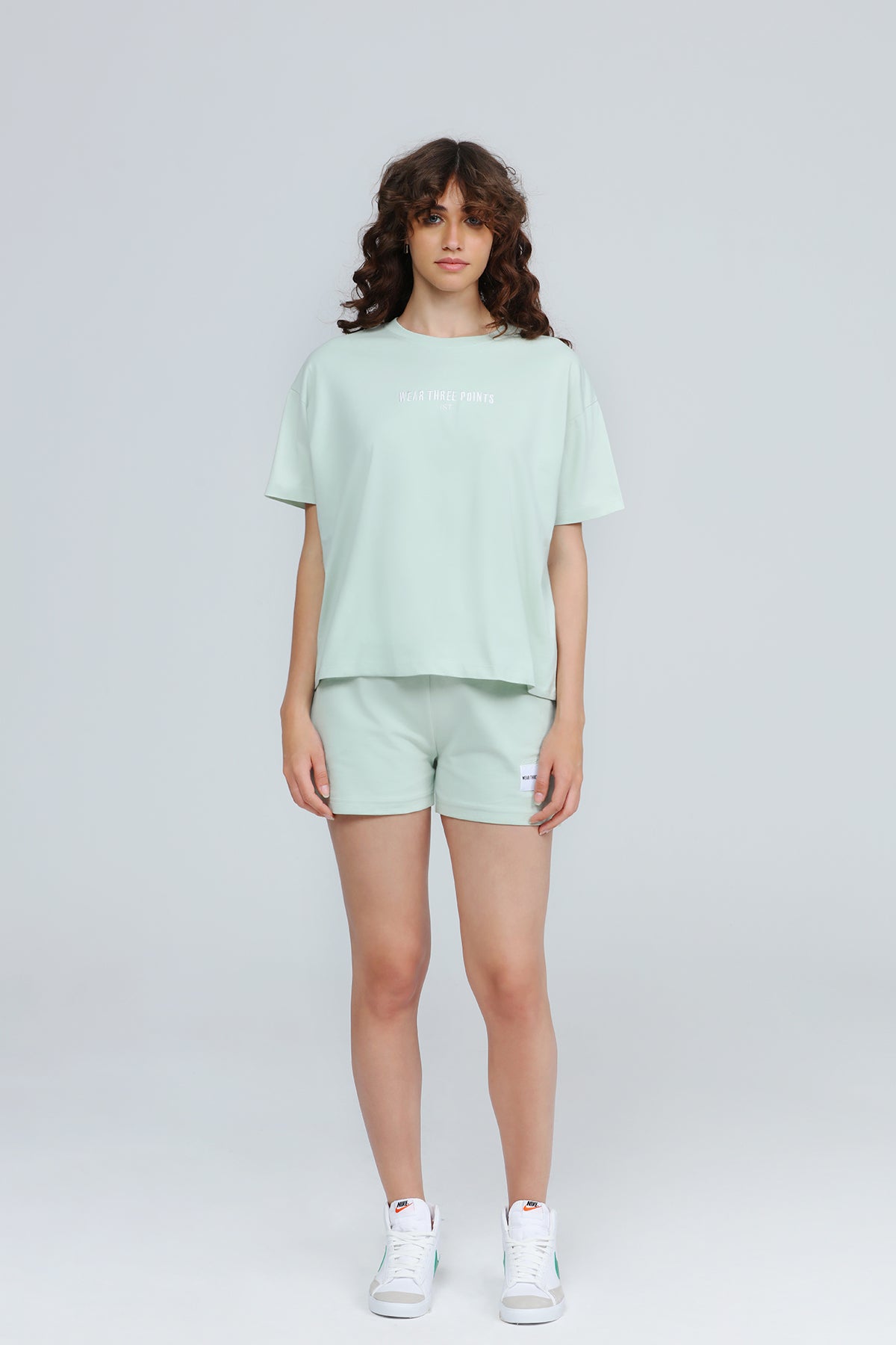 "WEEKEND" Oversized T-Shirt in grün