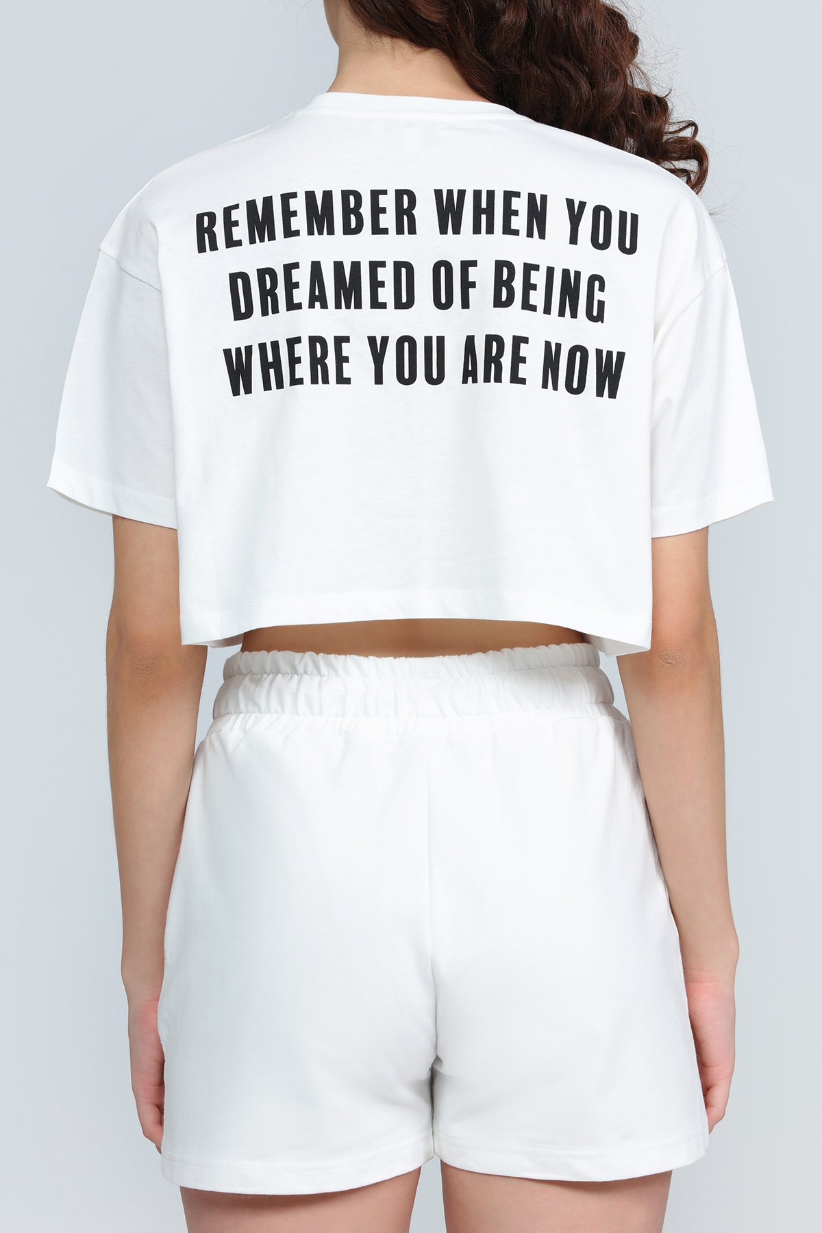 "WEEKEND" Crop T-Shirt in weiß