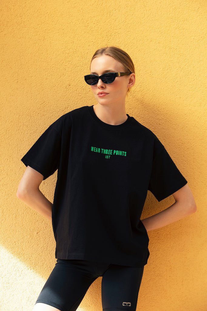 "WEEKEND" Oversized T-Shirt in schwarz