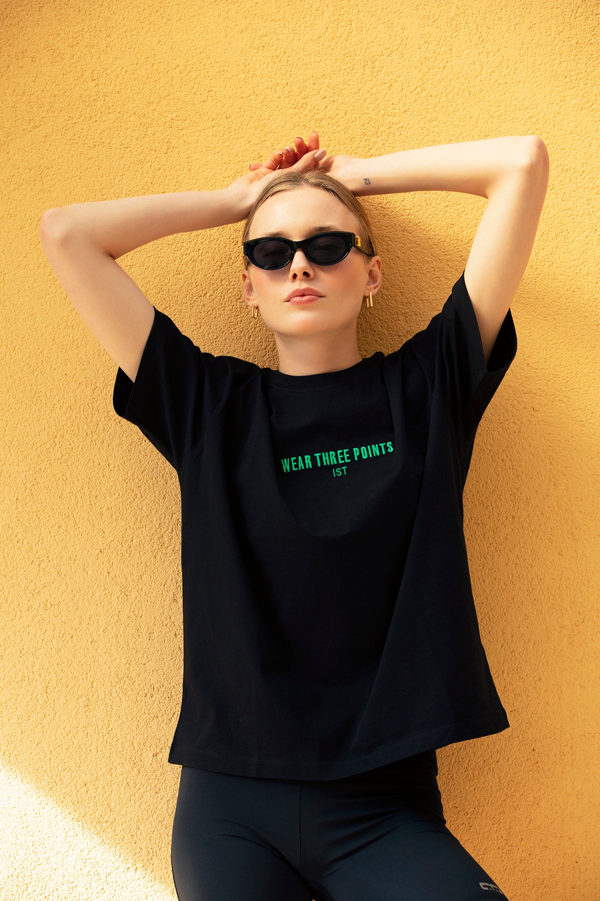 "WEEKEND" Oversized T-Shirt in schwarz