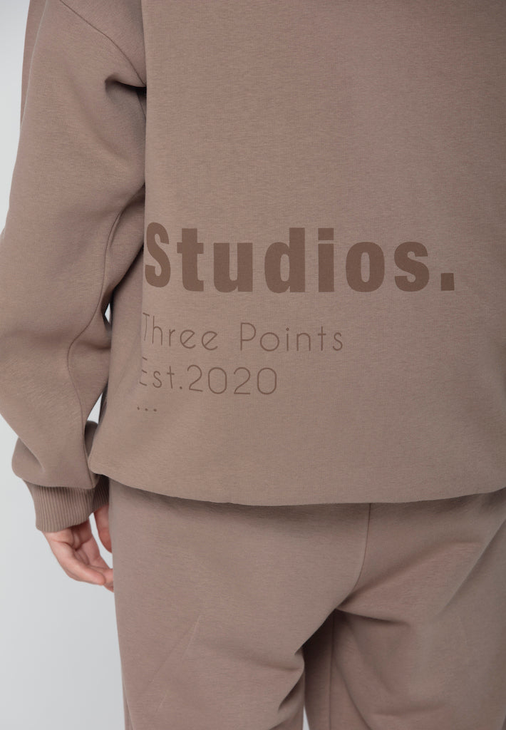 "STUDIOS" Hoodie in braun