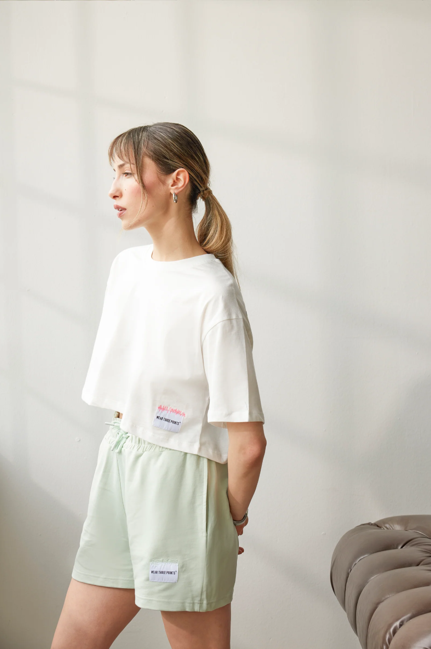 "WEEKEND" Crop T-Shirt in weiß