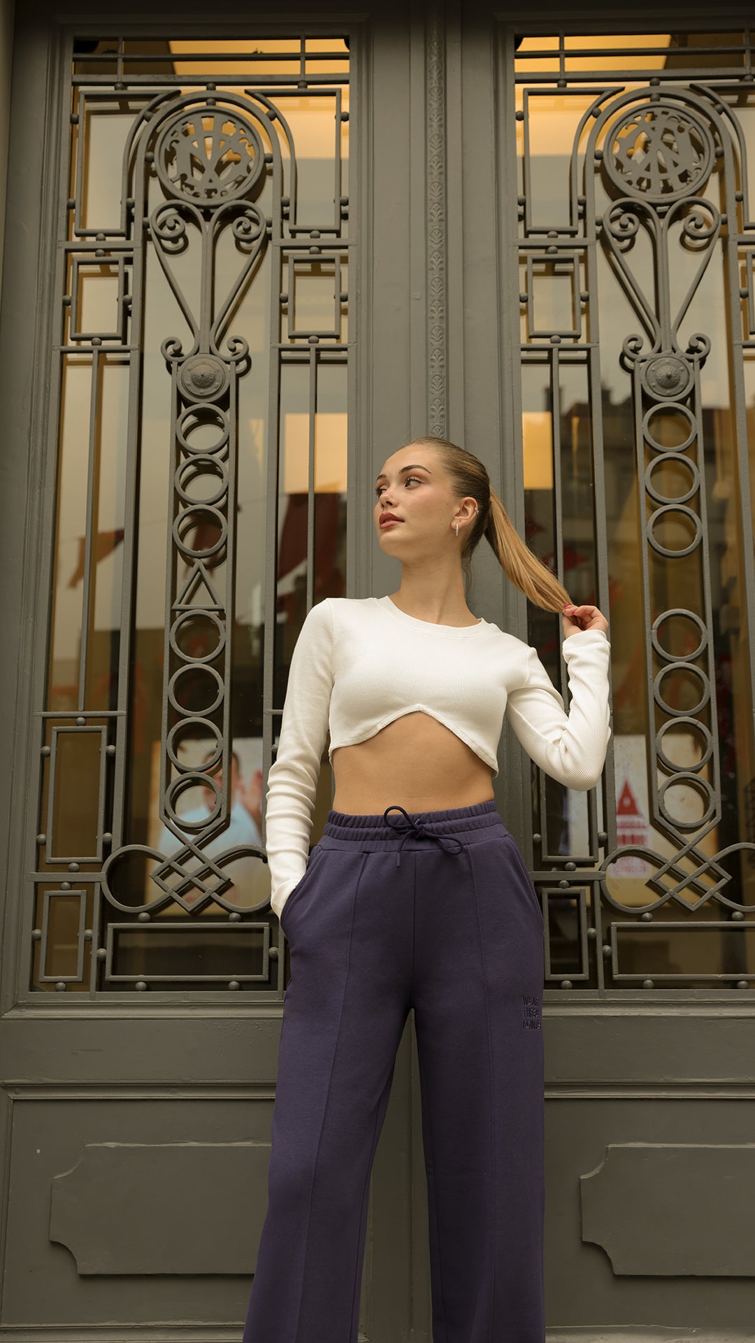 "LUBNA" Jogger mit weitem Bein in marineblau