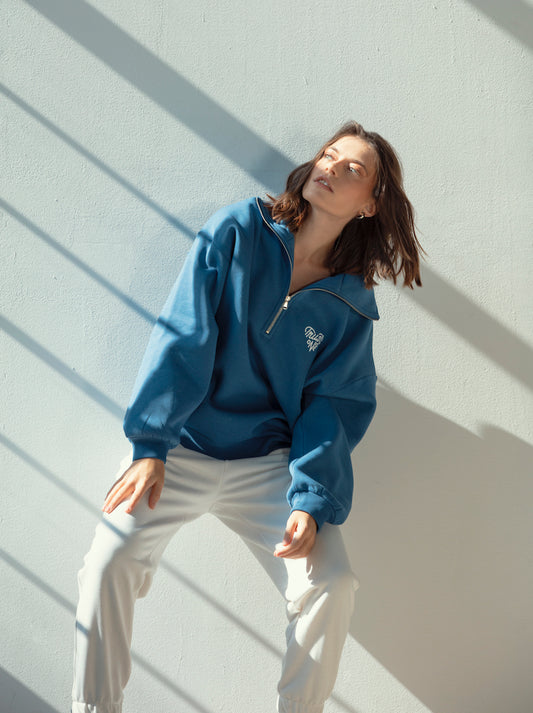 "TRUST NO ONE" Oversized Sweatshirt in blau