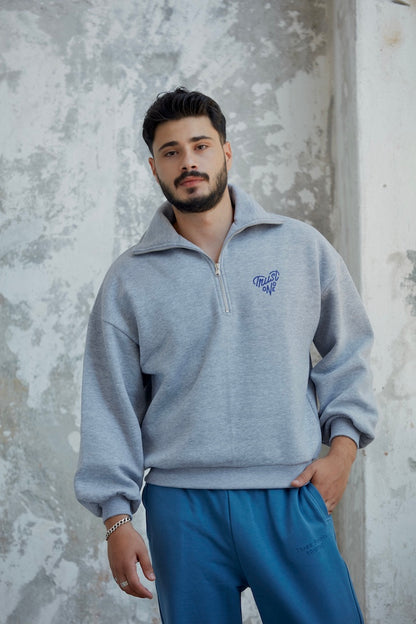 "TRUST NO ONE" Oversized Sweatshirt in grau