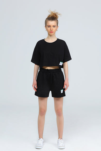 "WEEKEND" Crop T-Shirt in schwarz