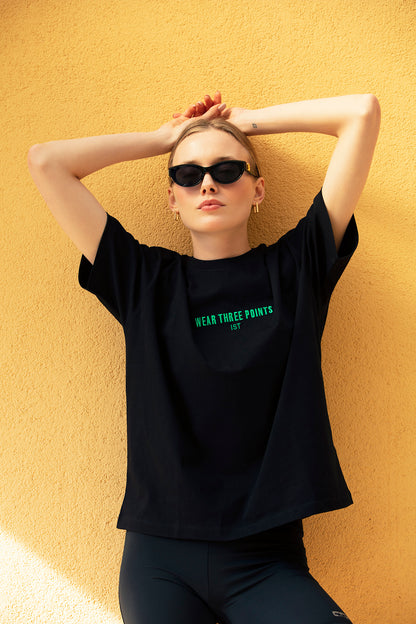 "WEEKEND" Oversized T-Shirt in schwarz