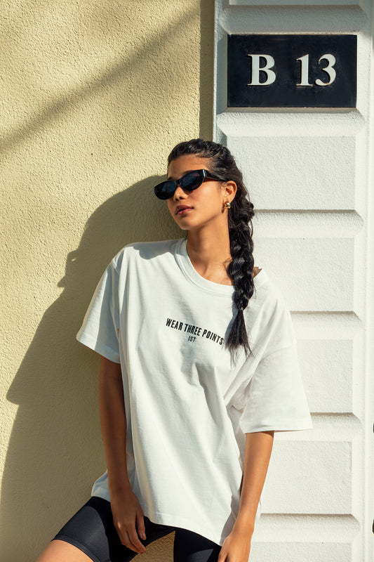"WEEKEND" Oversized T-Shirt in weiß