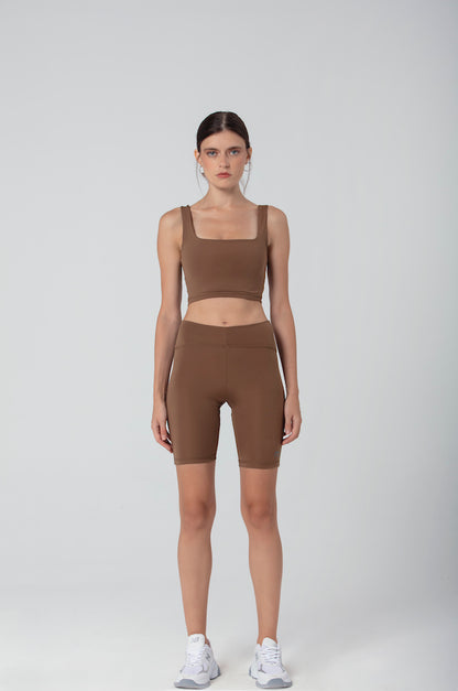 Crop Top mit breiten Trägern in braun